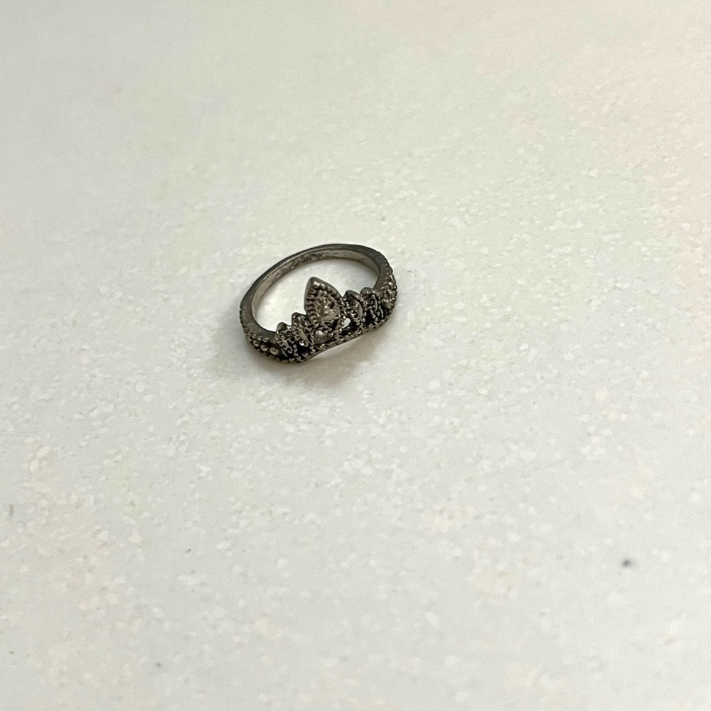Small Tiara ring - Picture 5 of 6